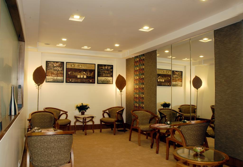 The Fern Residency, Subhash Bridge, Ahmedabad Hotell Restaurant bilde